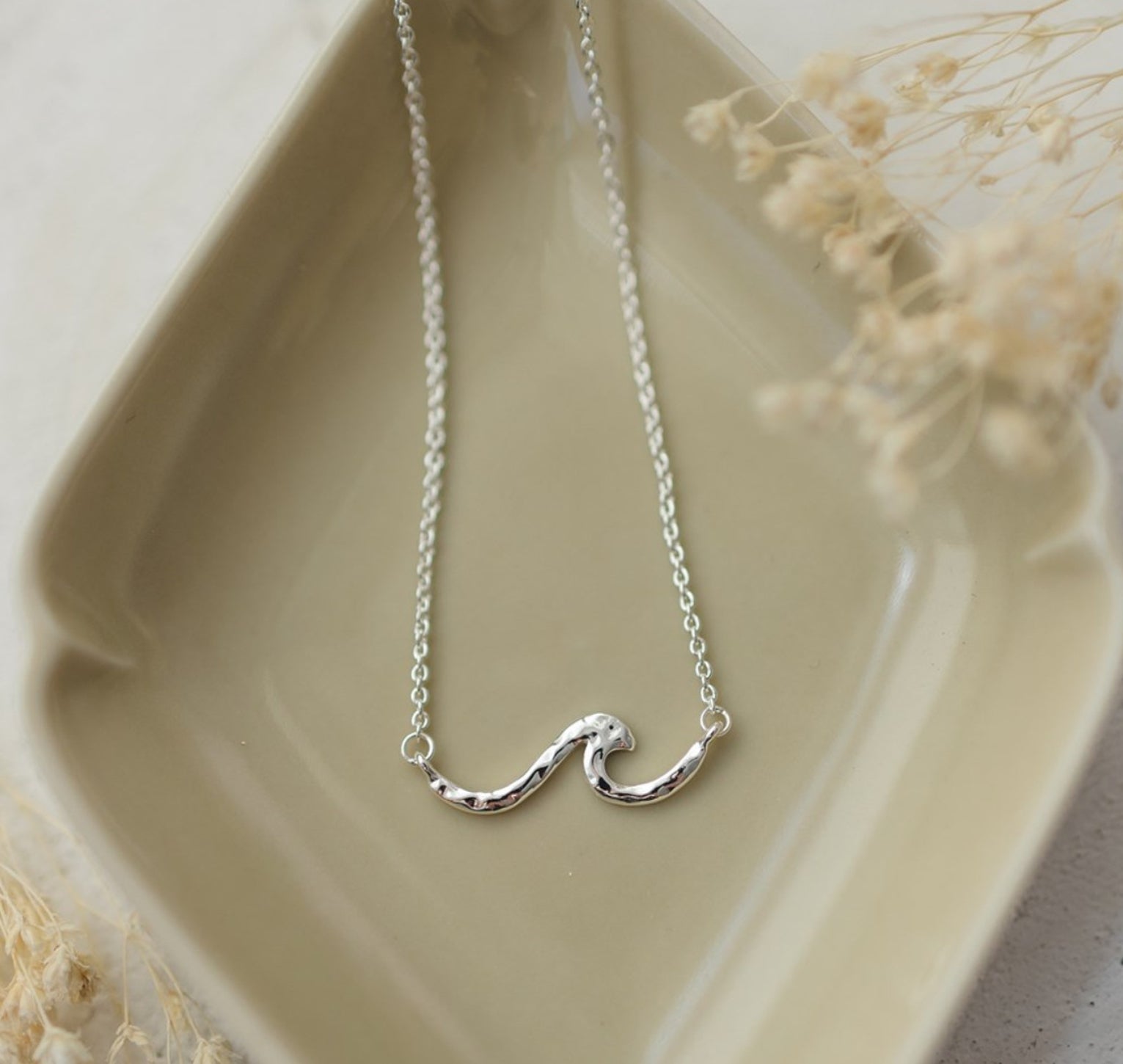 Tiny wave necklace