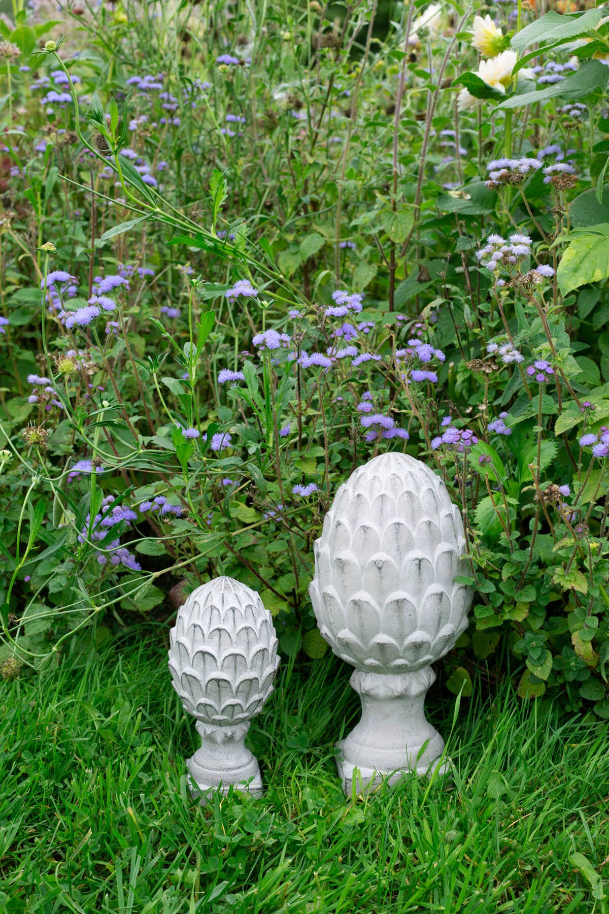 CEMENT ARTICHOKE WITH SQUARE BASE - LARGE