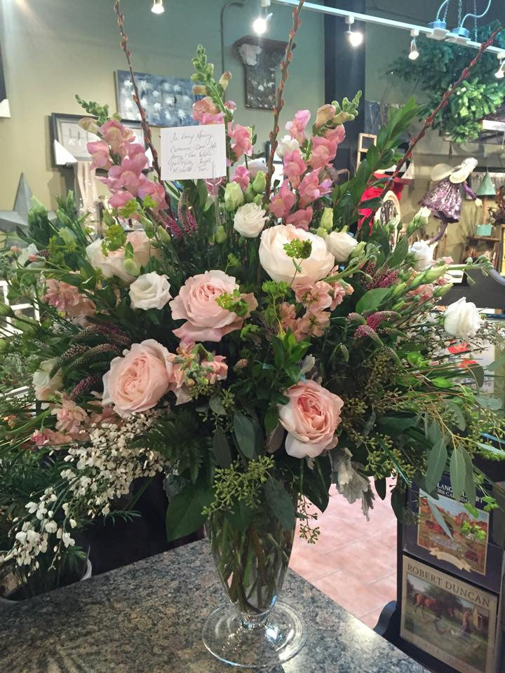 Floral Arrangements - Vase - Magnolia Flowers